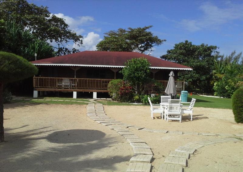 فيلا Ocho Rios Under The Palms المظهر الخارجي الصورة