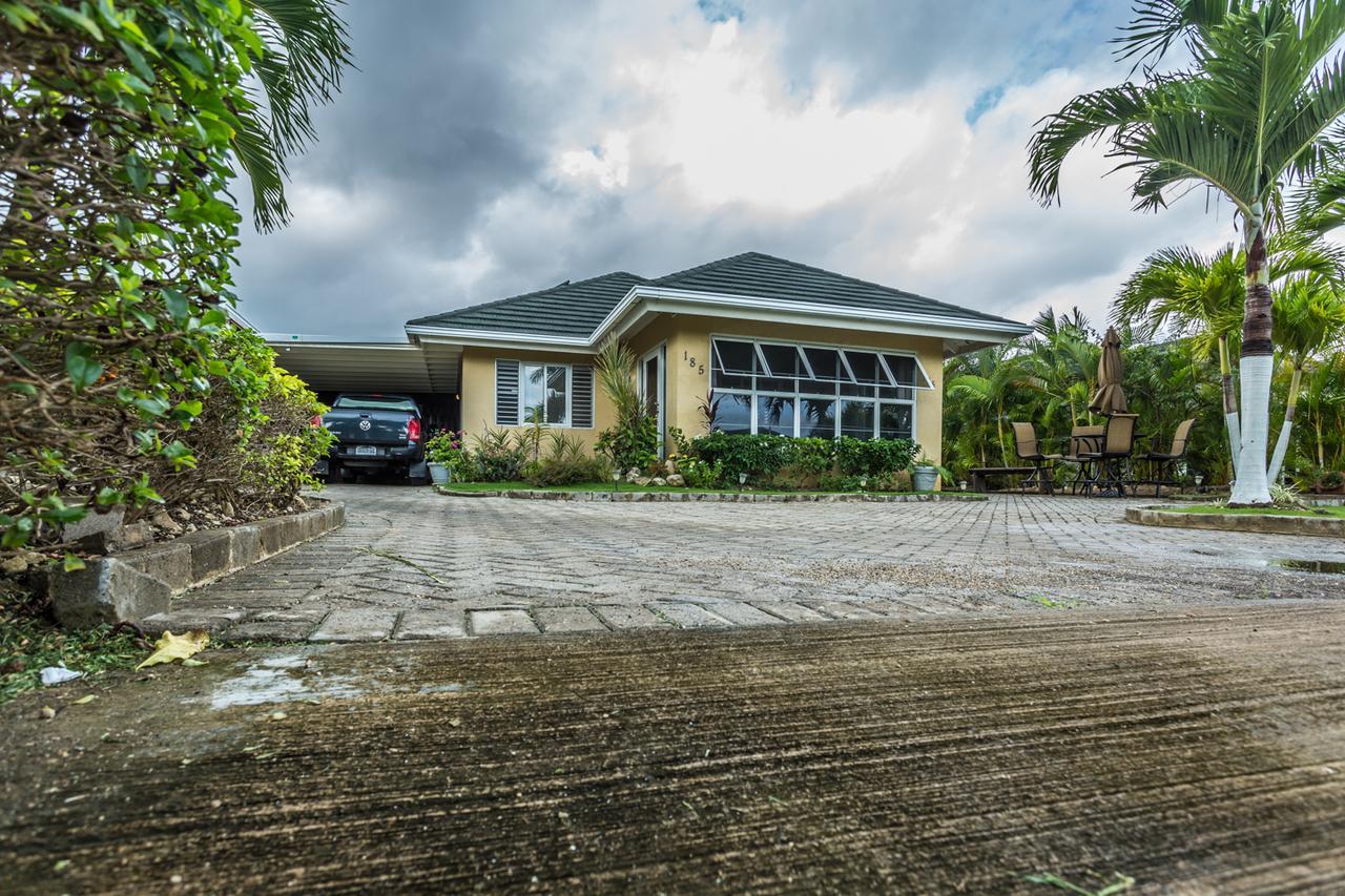 فيلا Ocho Rios Under The Palms المظهر الخارجي الصورة